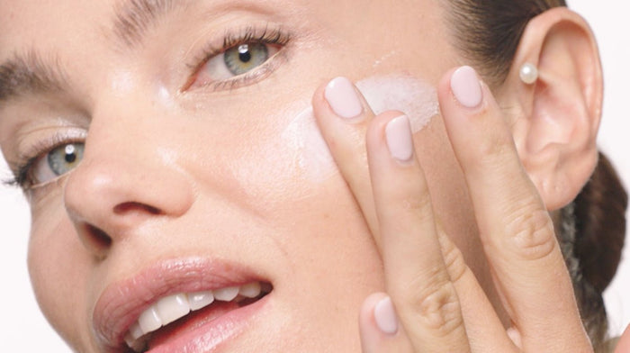 Qu’est-ce que la Niacinamide ? Les 5 raisons d’utiliser cet actif star - NUXE